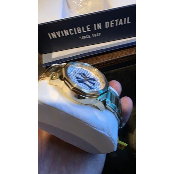 Invicta Speedway New York Edition Gold - Picture 4 of 4